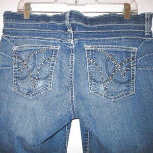 Wrangler Q-Baby Booty Up Jean Shorts Size 12 Bermuda Cut Offs Stretch Denim Stud